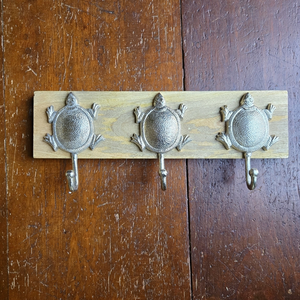 Wooden Silver Turtle Tortoise Coat Hanger Rack - Picture 5 of 6